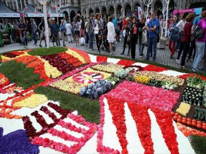 Brüksel'de Çiçek Zamanı Festivali Renkli Görüntülere Sahne Oldu