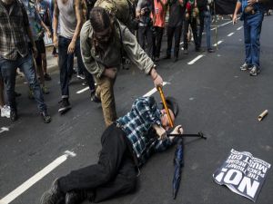Abd'de Irkçıların Gösterisi Sonrası Olağanüstü Hal İlan Edildi