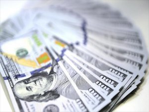 Dolar/tl 8 Ayın En Düşüğüne Geriledi