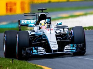 İtalya'da Hamilton Pole Pozisyonunda Başlayacak