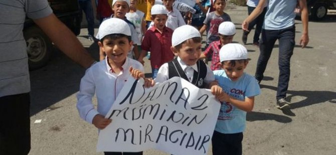 Ağrı'da 6-10 yaş arası çocuklar namaz için yürüdü