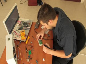 Üniversiteli Gençten 'Arı Takip Sistemi'