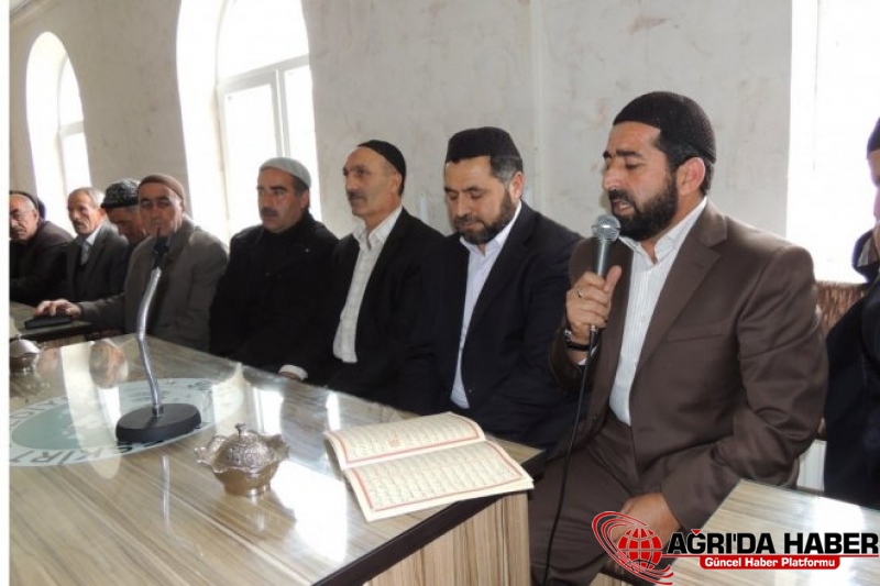 Eleşkirt Müftülüğü Kürtçe Mevlit Okutup Aşure Dağıttı Eleşkirt Müftülüğü Kürtçe Mevlit Okutup Aşure Dağıttı