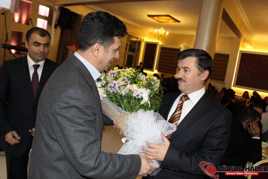 AĞRI'DA ÖĞRETMENLERE YEMEK VERİLDİ AĞRI'DA ÖĞRETMENLERE YEMEK VERİLDİ