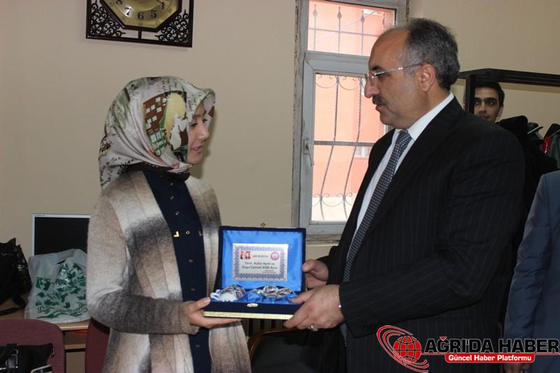 Başkan Arslan Okullarda Öğretmenler Gününü Kutladı Başkan Arslan Okullarda Öğretmenler Gününü Kutladı