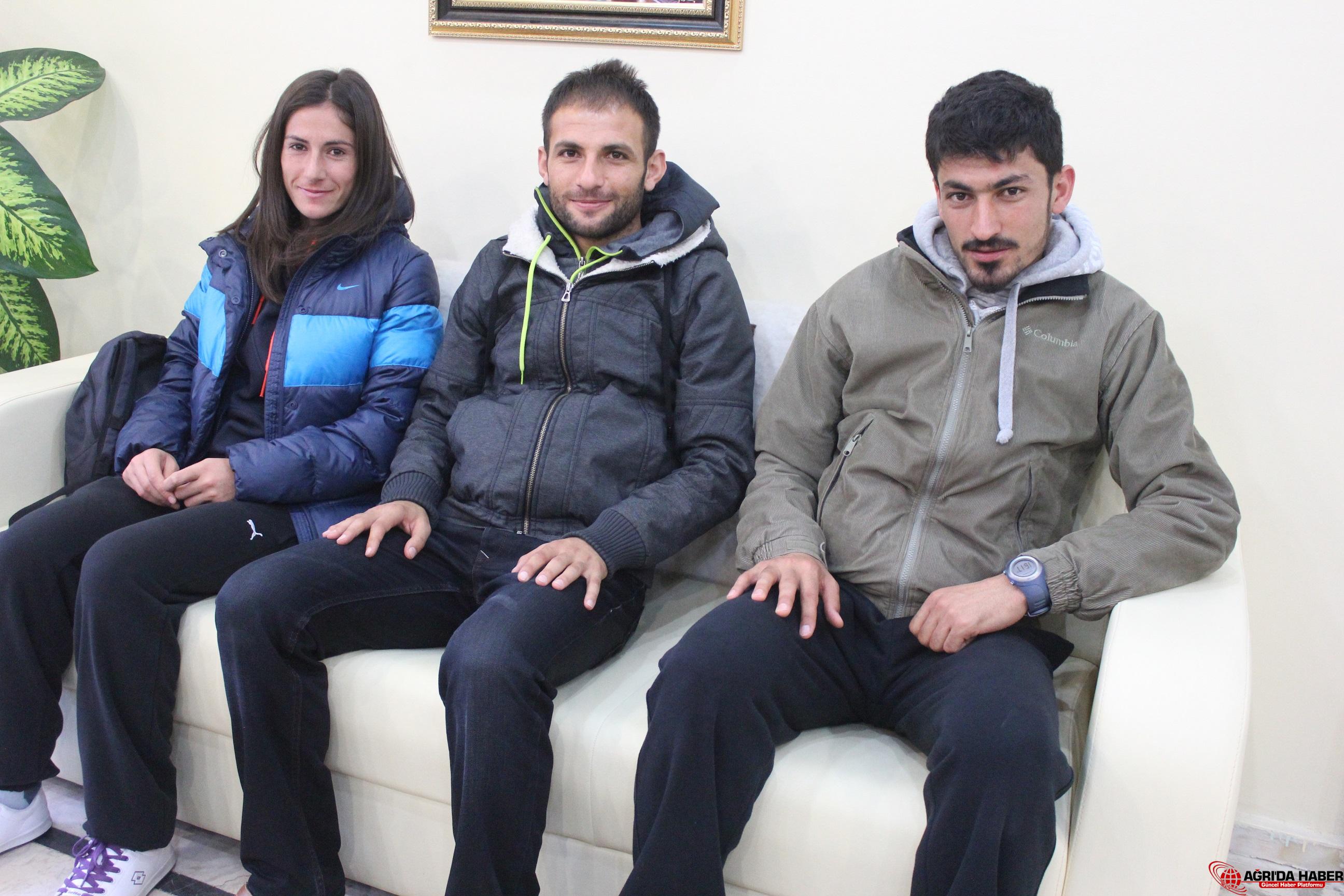 3 Ağrı'lı Sporcu Atletizm Milli Takımına Seçildi 3 Ağrı'lı Sporcu Atletizm Milli Takımına Seçildi