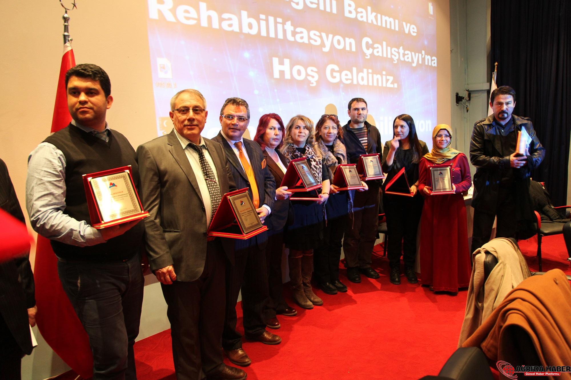 A.İ.Ç.Ü de Düzenlenen 1. Engelli Bakımı ve Rehabilitasyonu Çalıştayı Sona Erdi A.İ.Ç.Ü de Düzenlenen 1. Engelli Bakımı ve Rehabilitasyonu Çalıştayı Sona Erdi