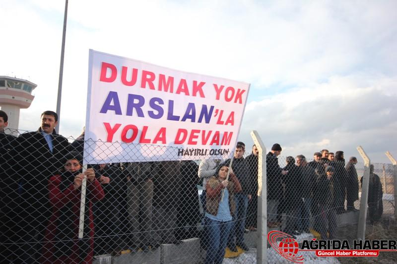 Başkan Arslan ve AK Parti Heyetine Coşkulu Karşılama Başkan Arslan ve AK Parti Heyetine Coşkulu Karşılama