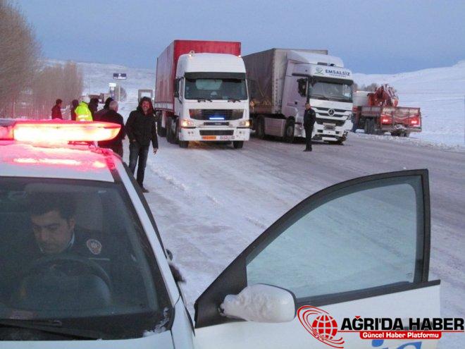 Kar Yağışı Kazaları da Beraberinde Getirdi Kar Yağışı Kazaları da Beraberinde Getirdi