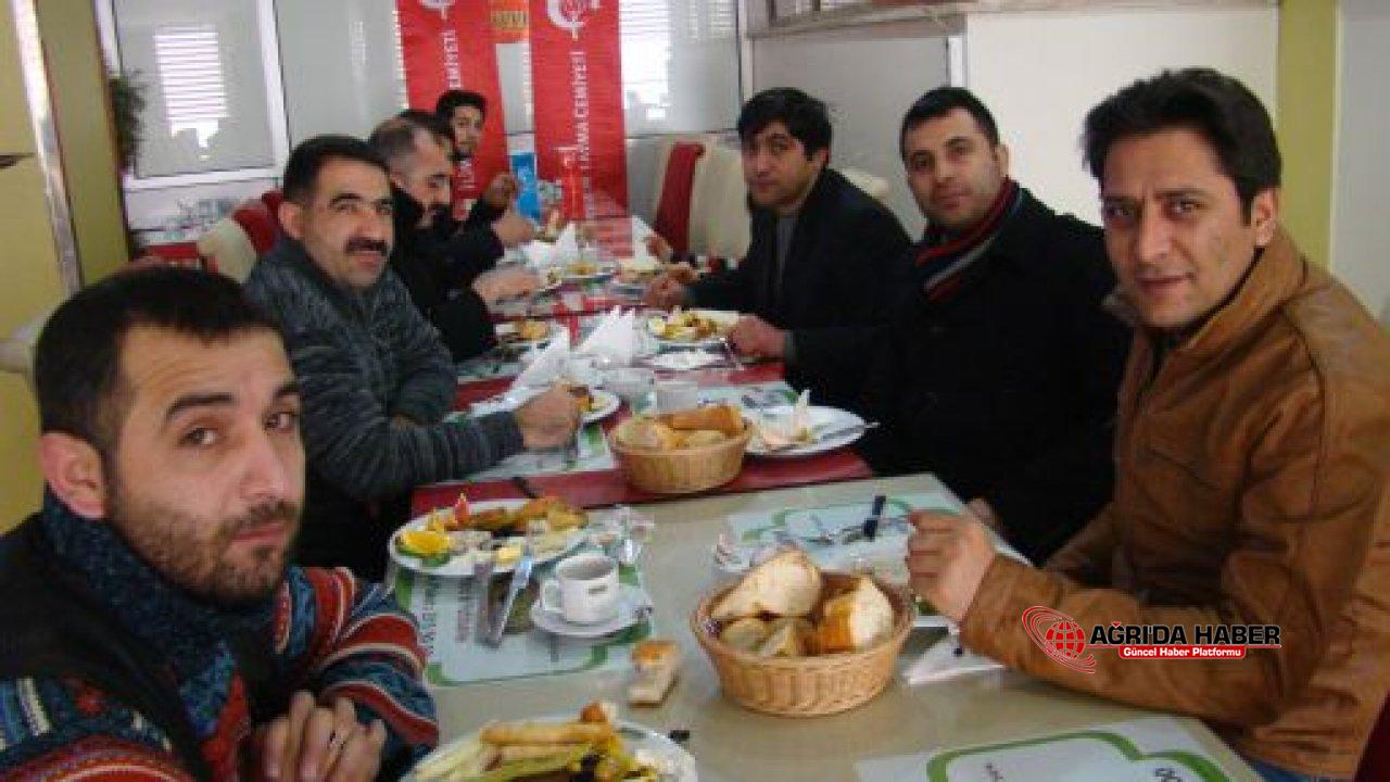 Ağrı İlim Yayma Cemiyeti İstişare Toplantısı Yapıldı Ağrı İlim Yayma Cemiyeti İstişare Toplantısı Yapıldı