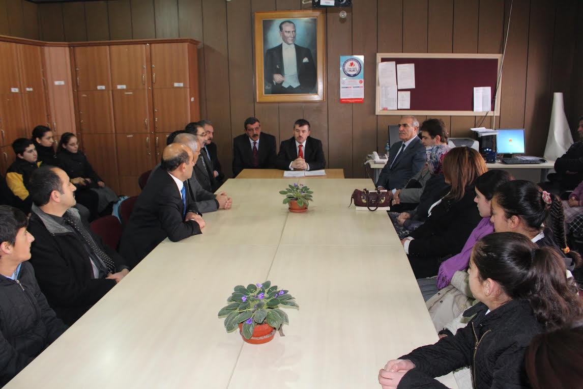 AĞRI'DA 'VEREM EĞİTİM VE PROPAGANDA HAFTASI' AĞRI'DA 'VEREM EĞİTİM VE PROPAGANDA HAFTASI'