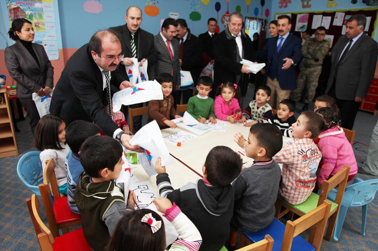 AĞRI İBRAHİM ÇEÇEN ÜNİVERSİTESİ REKTÖRÜNDEN ÖĞRENCİLERE BURS SÖZÜ AĞRI İBRAHİM ÇEÇEN ÜNİVERSİTESİ REKTÖRÜNDEN ÖĞRENCİLERE BURS SÖZÜ