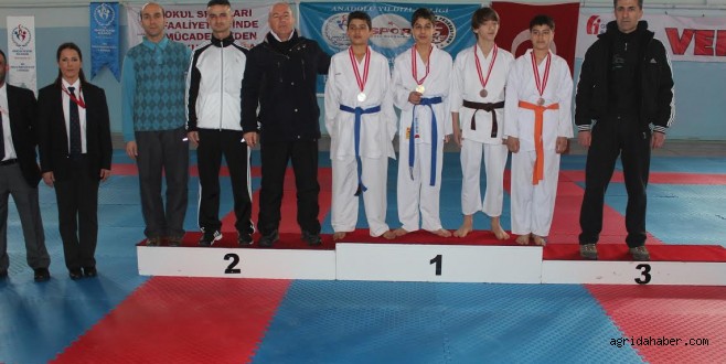 Ağrı'da Anadolu Yıldızlar Ligi Karate Grup Müsabakaları Sona Erdi