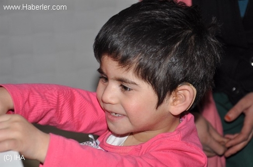 İşitme Engelli Minik Selvi, Annesinin Sesini İlk Kez Duydu