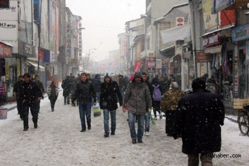 Ağrı'da Kar Yağışı Sevinci