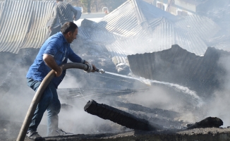 Eleşkirt'te Yangın! 1 Ev 3 Ahır Samanlık ve Garaj Kül Oldu