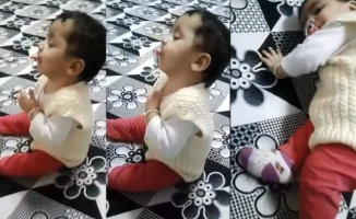 Ağrı'da Kendi Kendini Uyutan Bebek Sosyal Medya Fenomeni Oldu