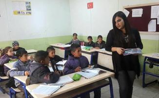 Birlik Vakfı Ağrı Şubesinden Öğrencilere Kırtasiye Malzemesi Yardımı