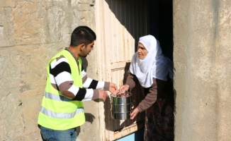 Bitlis Belediyesi Sıcak Yemek Dağıttı