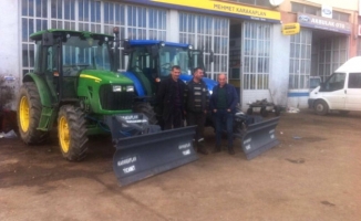 Bitlis'te Yolları Traktörler Açacak