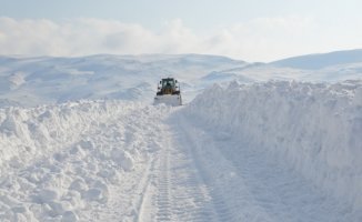 Ağrı'da 138 Köy Yoluna Kar Engeli! Ulaşıma Kapandı