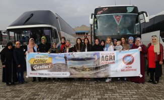 Ağrı'da Kültür Gezileri Başladı Ağrılı Kadınlar Van'ı Gezdi
