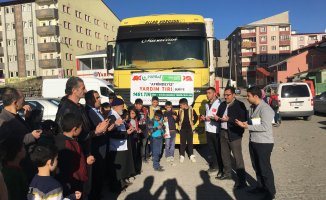 Ağrı Hayrat Yardım Derneğinden Suriye'ye Yardım