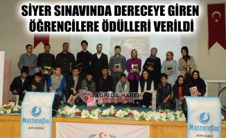 Siyer Sınavında Dereceye Giren Öğrencilere Ödülleri Verildi