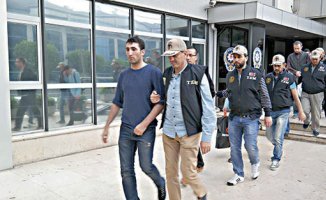 Fetöcü Firariler Oy Kullanırken Yakalandı