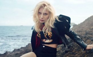 Yalnız Çiçek Şarkı Sözlerinin Tamamı