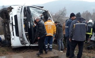 Bursa'da Midibüs Devrildi! 10 Kişi Yaralandı!