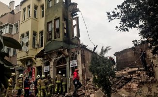 İstanbul Yedikule'de Bina Çöktü! 4 Yaralı!