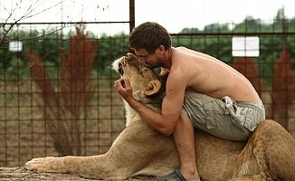 Kendisini Besleyen Adamı Öldürdü!