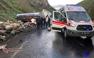 Eleşkirt'te Mazot yüklü Tır Devrildi: 1 Yaralı