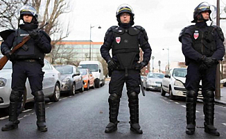 Fransa'da Camide Silahlı Saldırı!