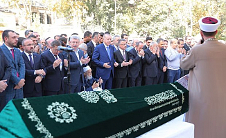 Erdoğan Cenazesinde Tabutunu Omuzladı!