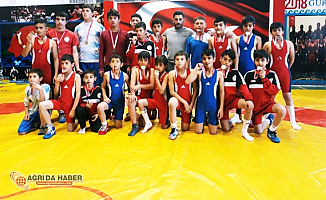 Eleşkirtli 22 Güreşçi Okullara Arası Müsabakalara Damga Vurdu