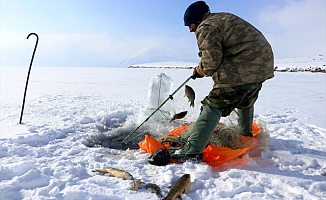 Buzla Kaplı Nehir'de Balık Avı!