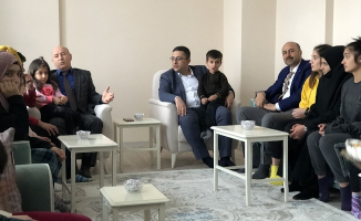 Kaymakam Murtaza Ersöz, bakım evlerindeki çocukları ziyaret etti