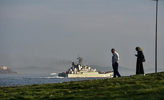 Boğaz'dan Yeniden Savaş Gemisi Geçti