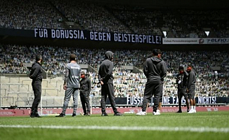 Tribünlere taraftarlar yerine fotoğrafları yerleştirildi!