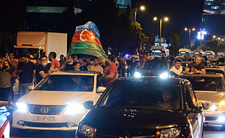 Azerbaycan'da Halkın talebi: “Bize Silah verin”