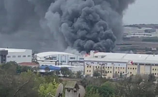 İstanbul'da Korkutan Yangın! Fabrika Alev Topuna Döndü