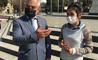 Canlı derste öğretmene saldırdılar