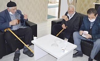 Ağrı'da Huzurevinde Kalan Hayırseverden Beş Bin Lira Bağış