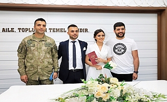 Uzman Çavuşun Nikah Şahidi Komutanı Oldu