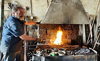 Ağrı'da Dededen Kalma Mesleğini Sürdürüyor