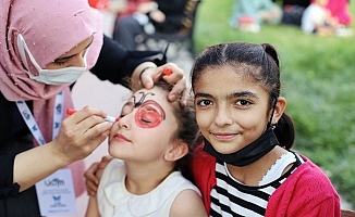 UCİM Ağrı gönüllüleri, çocukların yüzünü güldürdü