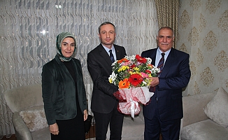 Ağrı'da emekli öğretmene vefa ziyareti