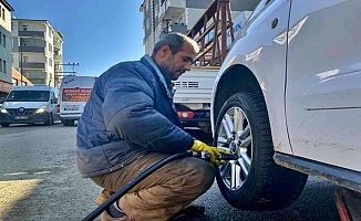 Ağrı'da lastikçilerde yoğun mesai başladı